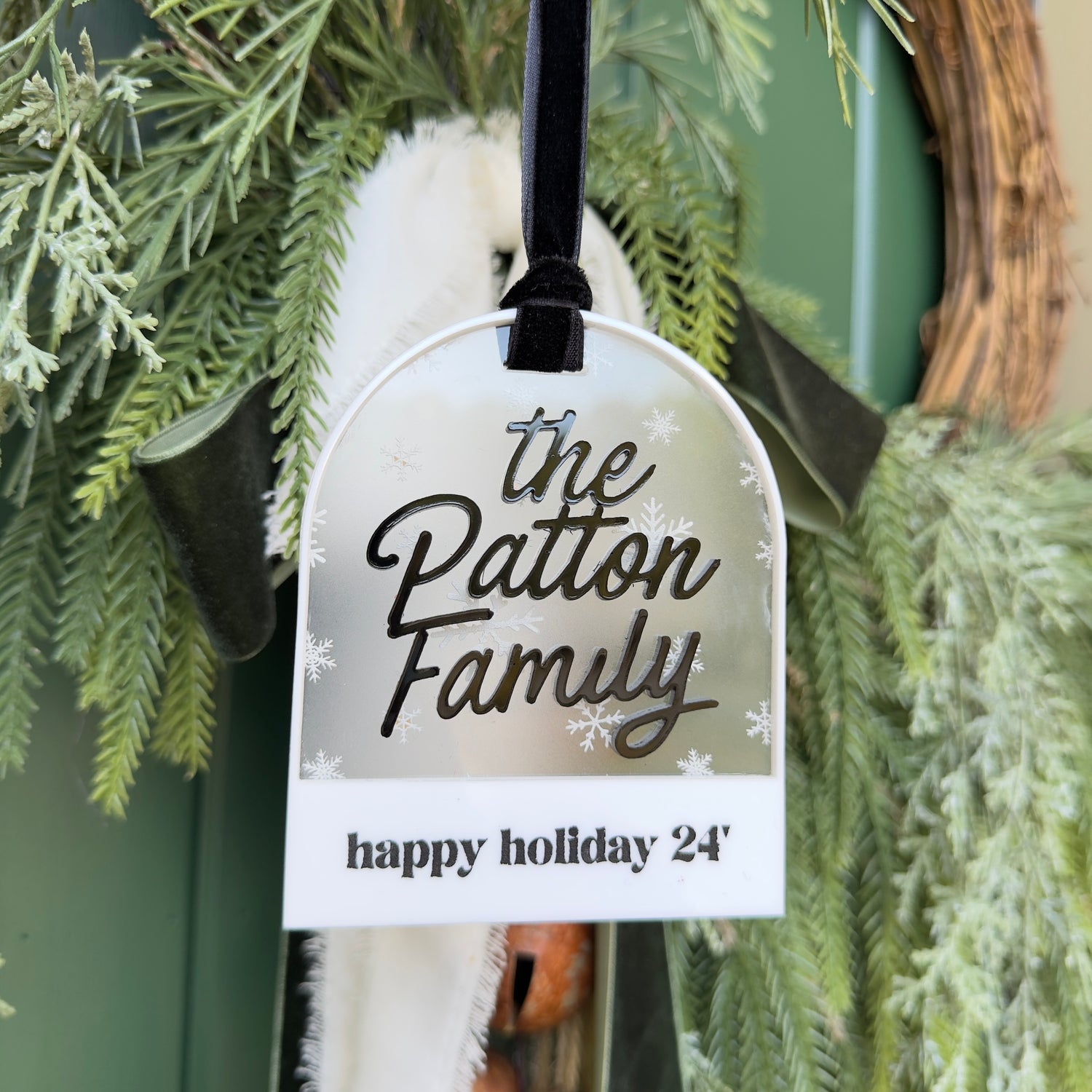 THE FAMILY  | THE HOLIDAY SHOP