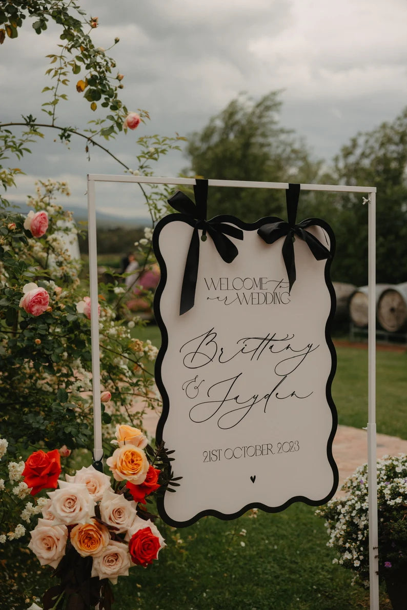 Scalloped Welcome Wedding Sign| EMORY